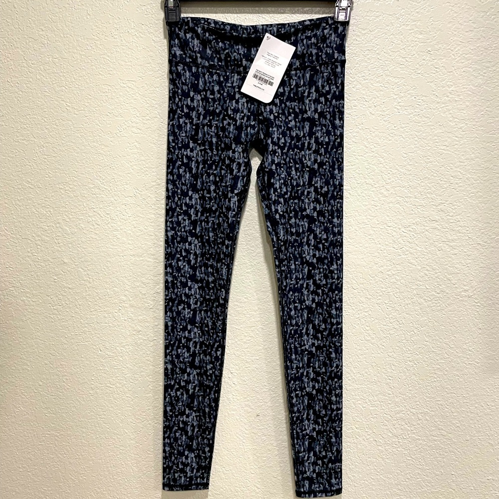 BRAND NEW, NEVER WORN FABLETICS LEGGINGS